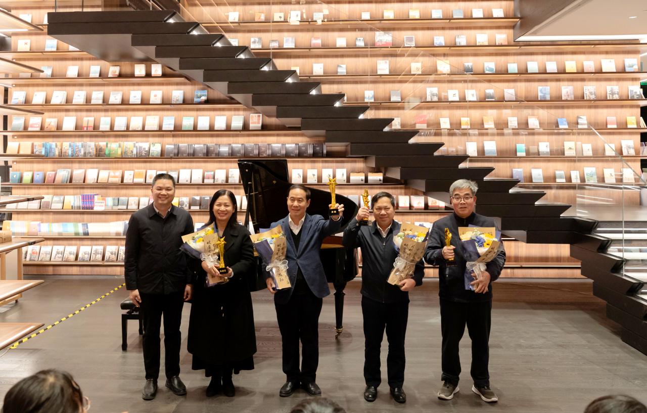 广西出版传媒集团举办“与出版前辈谈做书”沙龙暨年度沙龙活动总结会(图2)