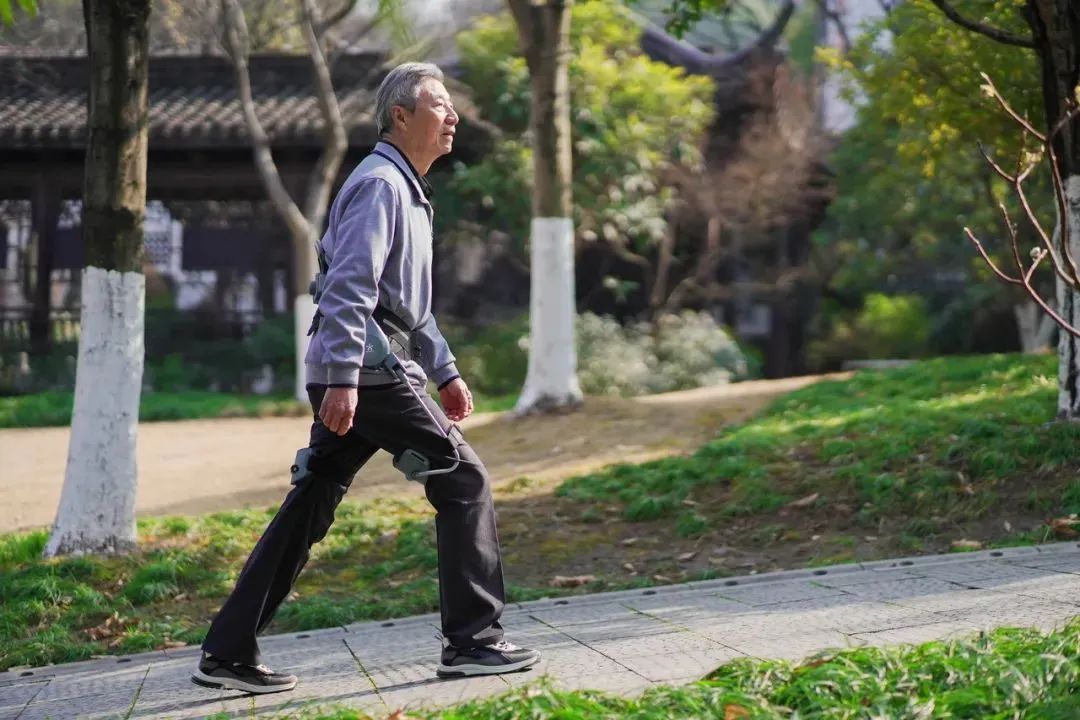 15秒售罄！爬楼“神器”开卖“连样机都卖完了”！网友：我也需要(图1)