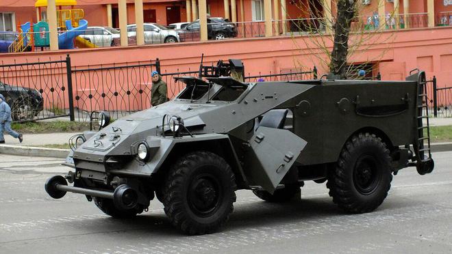 用于远东铁路巡逻的BTR-40“装甲运兵车”铁路版(图1)