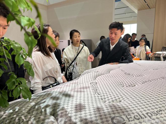 2025深圳家居设计周启幕伊丽丝床垫120周年典藏款全球首发(图2)