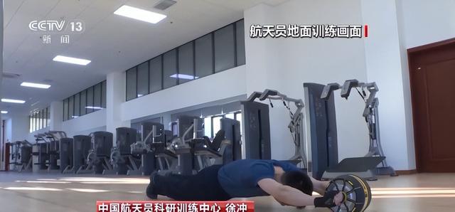 技不如人？神十九回家中国航天员出舱抬着走美国的却活蹦乱(图8)