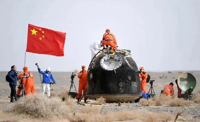 技不如人？神十九回家中国航天员出舱抬着走美国的却活蹦乱(图17)