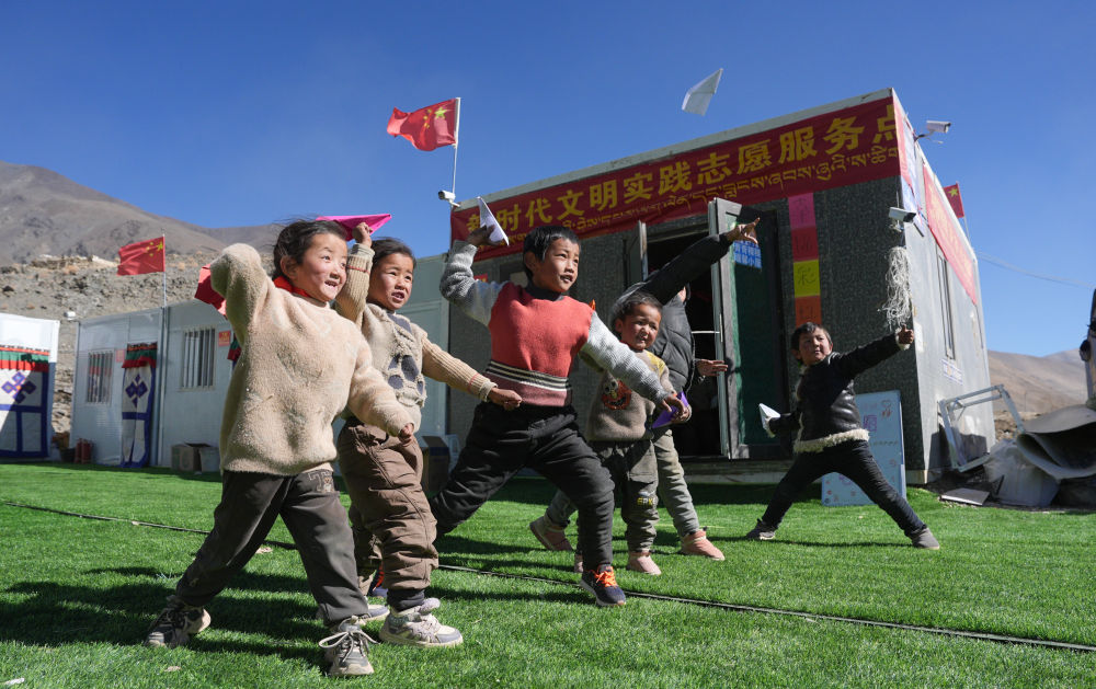 向着中国式现代化奋力进发——写在2025年全国两会召开之际(图12)