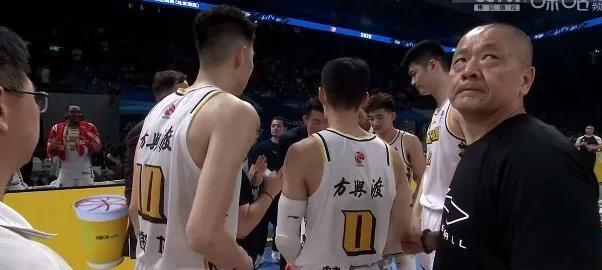 广厦夺冠！赛后听听媒体专家怎么说胡金秋喜极而泣(图1)