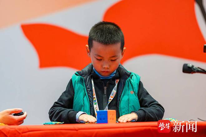 苏州小学生成为全球最年轻的三阶魔方世界纪录保持者(图4)