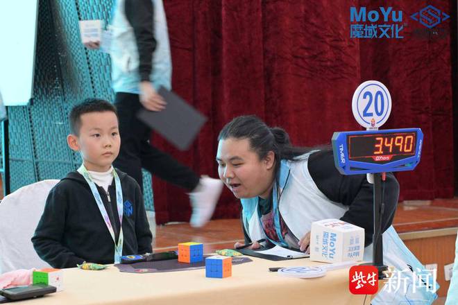 苏州小学生成为全球最年轻的三阶魔方世界纪录保持者(图5)