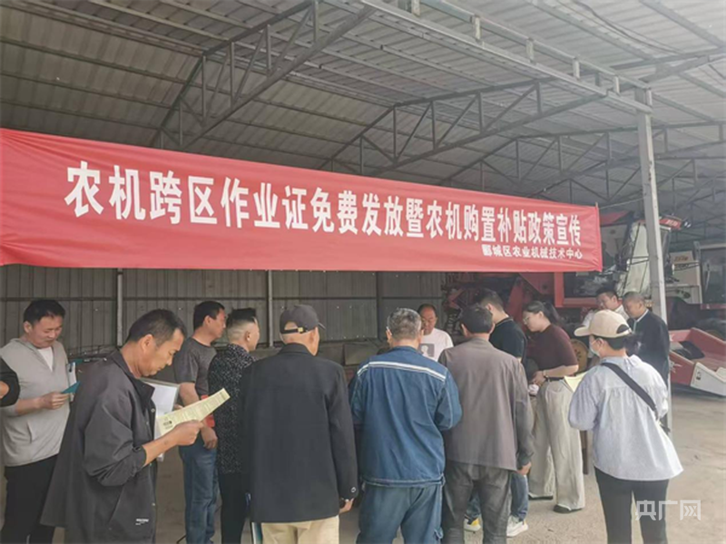 漯河市郾城区：农机服务上门 护航“三夏”生产(图1)