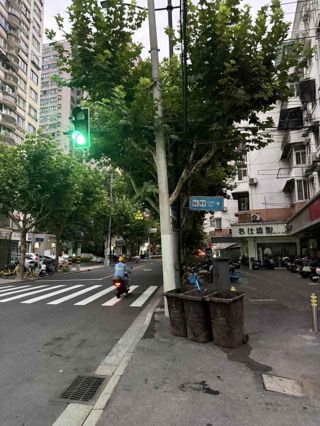 “觉都睡不完整”凌晨四点垃圾作业声扰民怎么才能安静些？(图3)