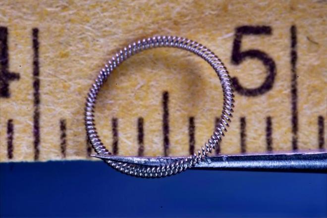 半导体弹簧厂家哪家好？钦滨新材料：专注微型空间与高精密连接(图1)