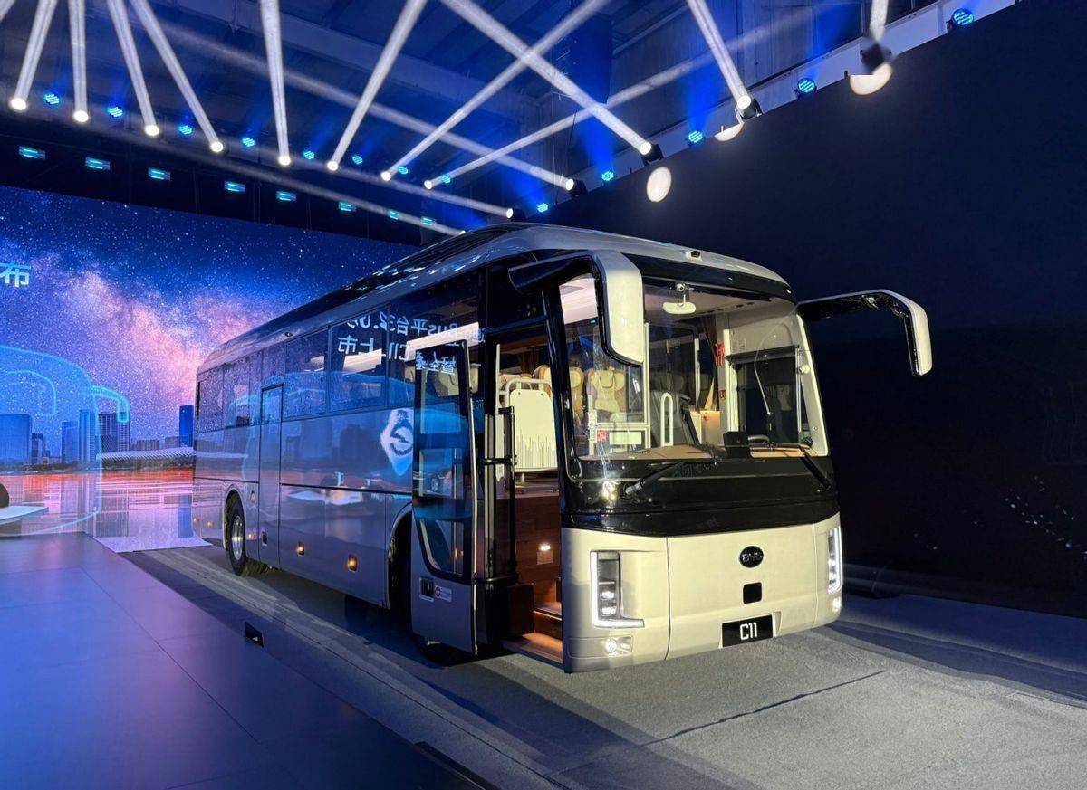 比亚迪全新客车C11上市！又是一个重量级e-Bus平台30同期发布(图1)