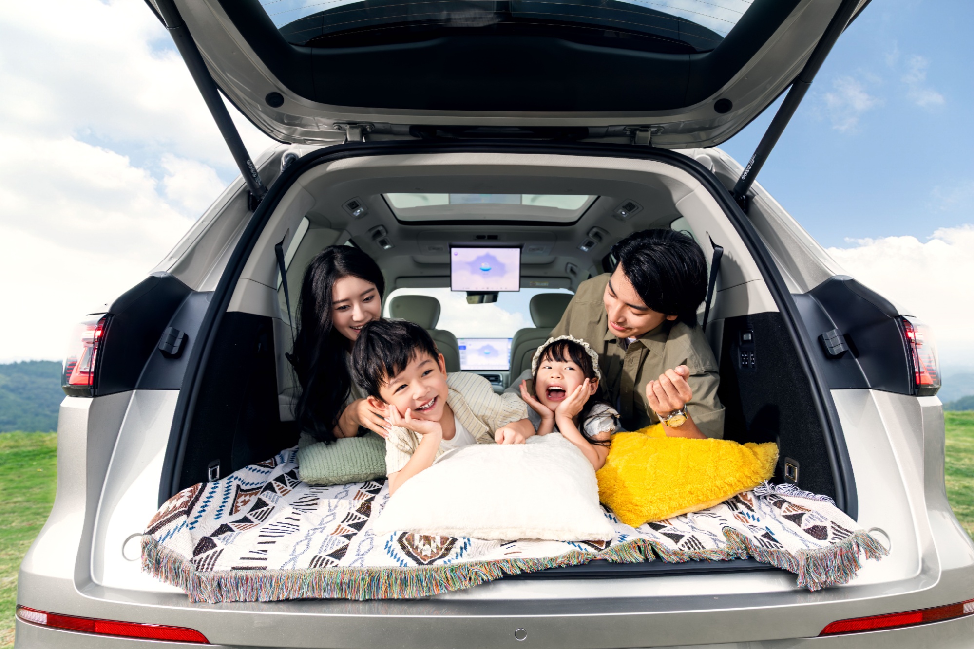 吉利银河M9上市开启AI出行新时代(图2)