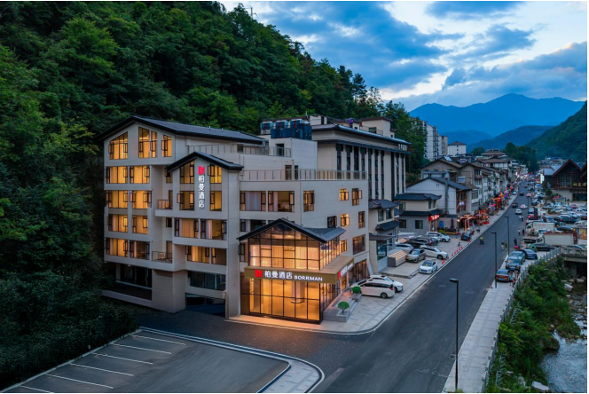 首家柏曼酒店即将入驻神农架世界遗产地迎来品质住宿新选择(图1)