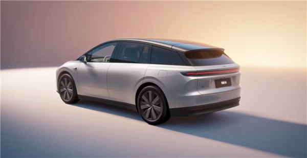 2498万元！理想纯电i6发布李想揭晓“鲨鱼”涂鸦版(图3)