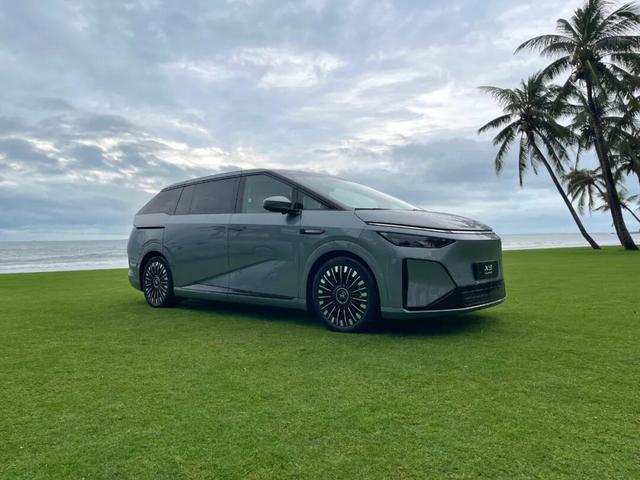 试驾小鹏X9增程版！千里续航只是开胃大型MPV也能“一周一充”(图1)