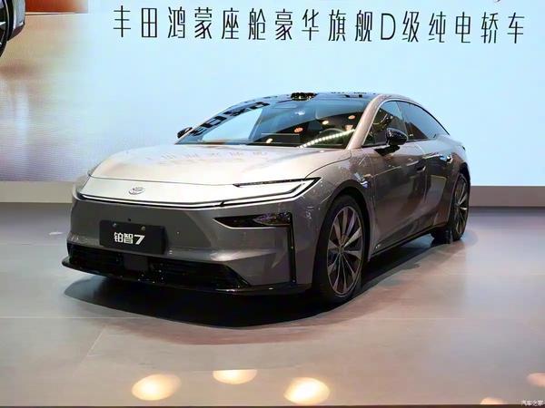 丰田铂智7亮相广州车展官方宣布将于2026年3月份上市(图2)