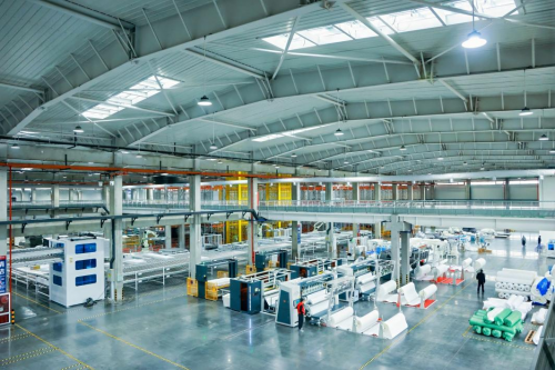 环球时报探访运时通超级工厂运时通华东工厂打造1200米床垫智能制造工业40生产线从技术到品质硬核诠释中国制造的创新力量！(图5)