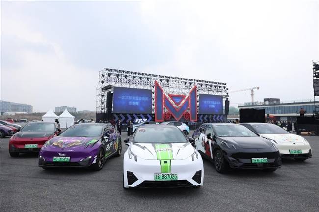 2025天府极速嘉年华狂欢不停歇领克Z20凭实力成为全场焦点(图1)