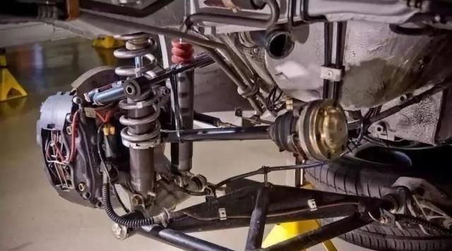 新一代小米SU7白日炸场！雷军夜间直播回应质疑