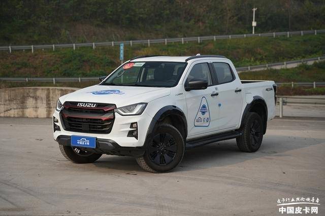 2026皮卡神仙打架：30T柴油、插混黑马、比亚迪终于来了(图1)