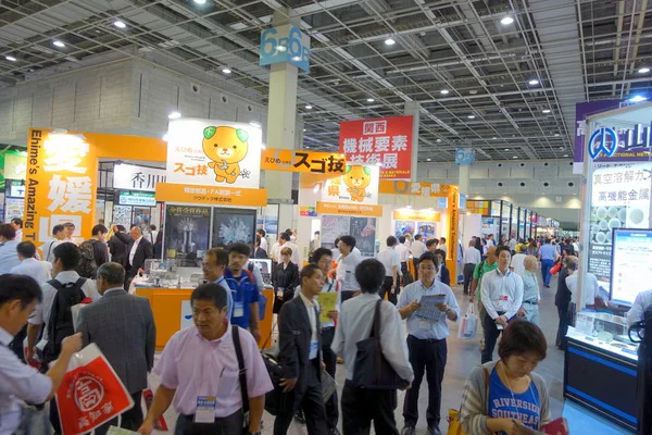 有人凌晨4点收到解雇信…Meta全球再裁8000人赔偿方案曝光；沉寂半年露面！东方甄选前CEO孙东旭直播卖书；长鑫科技IPO5月27日上会